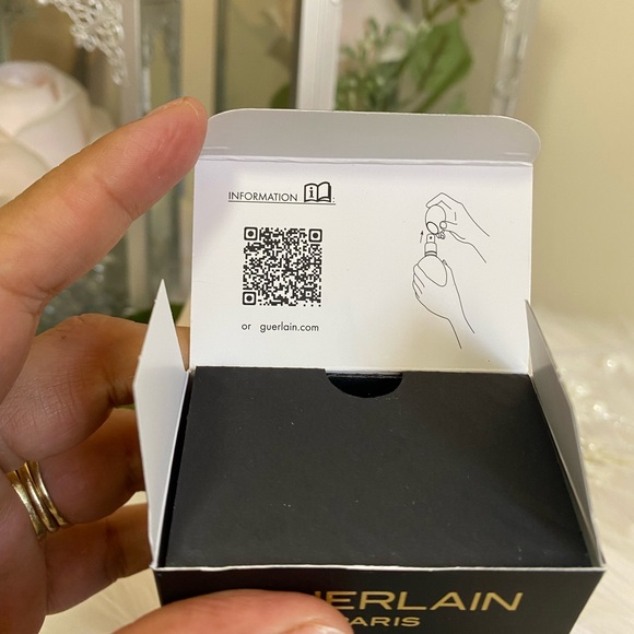 Guerlain L'esentiel natural glow foudation 16H wear COLOR PORCELAIN WARM 1 FL OZ - Picture 7 of 7